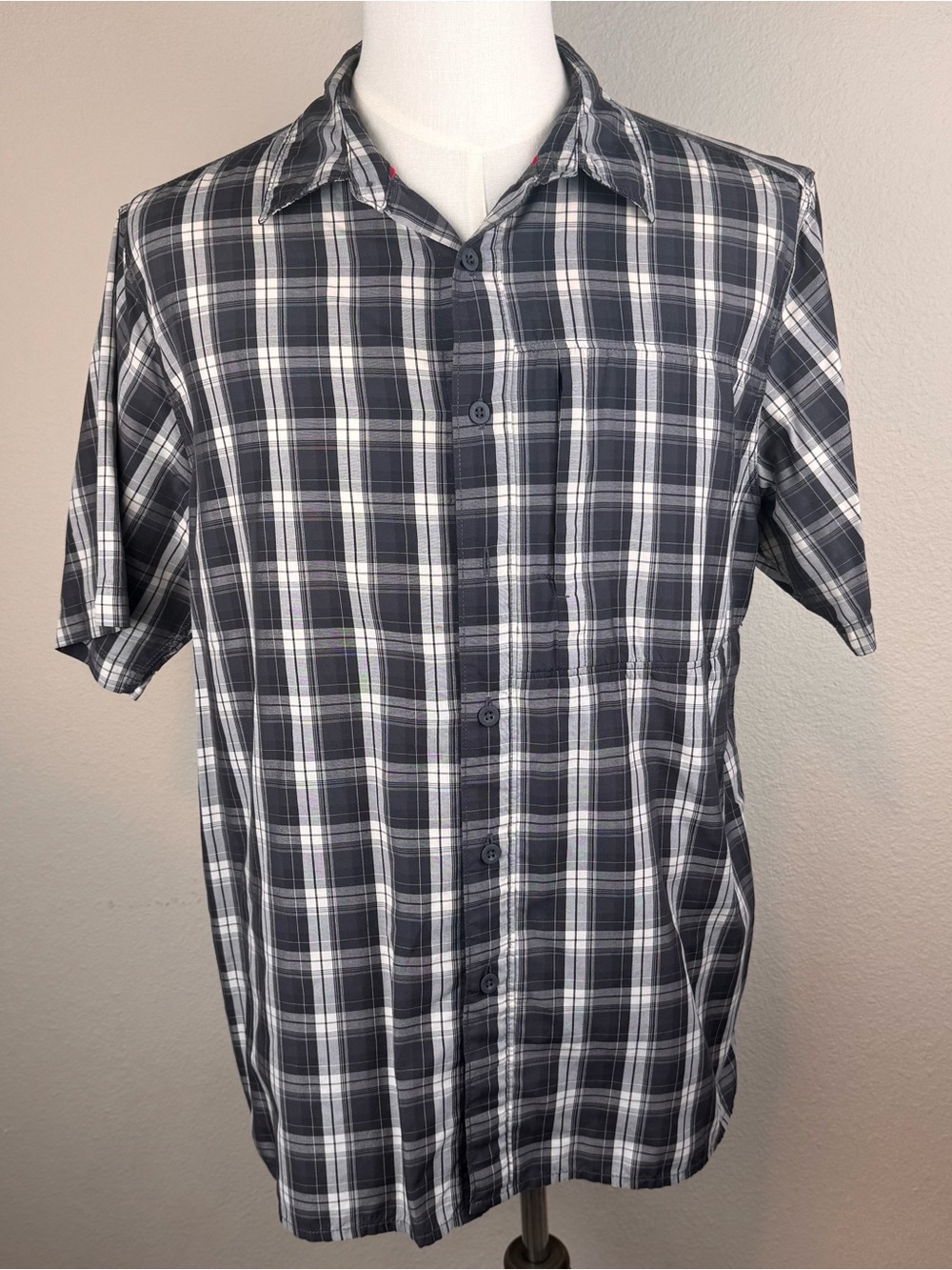 The North Face Men’s L Gray/White Plaid Short Sleeve Button-Up Shirt